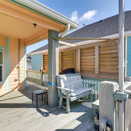 Crystal Beach Home With Ocean Views - Walk To Beach! Exterior photo