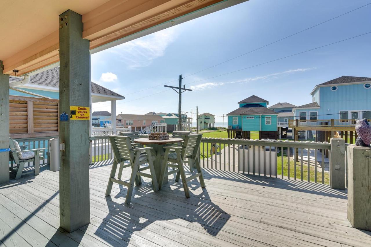 Crystal Beach Home With Ocean Views - Walk To Beach! Exterior photo